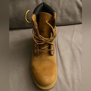 Like new Timberlands size 6